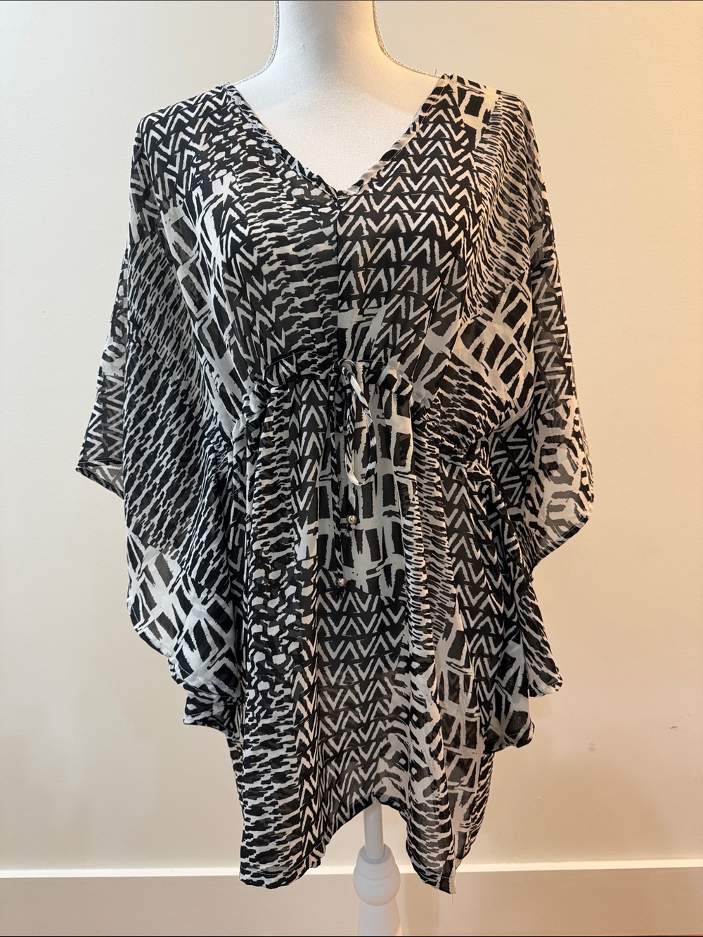 Black and White Geometric Print V-Neck Swim Cover Up